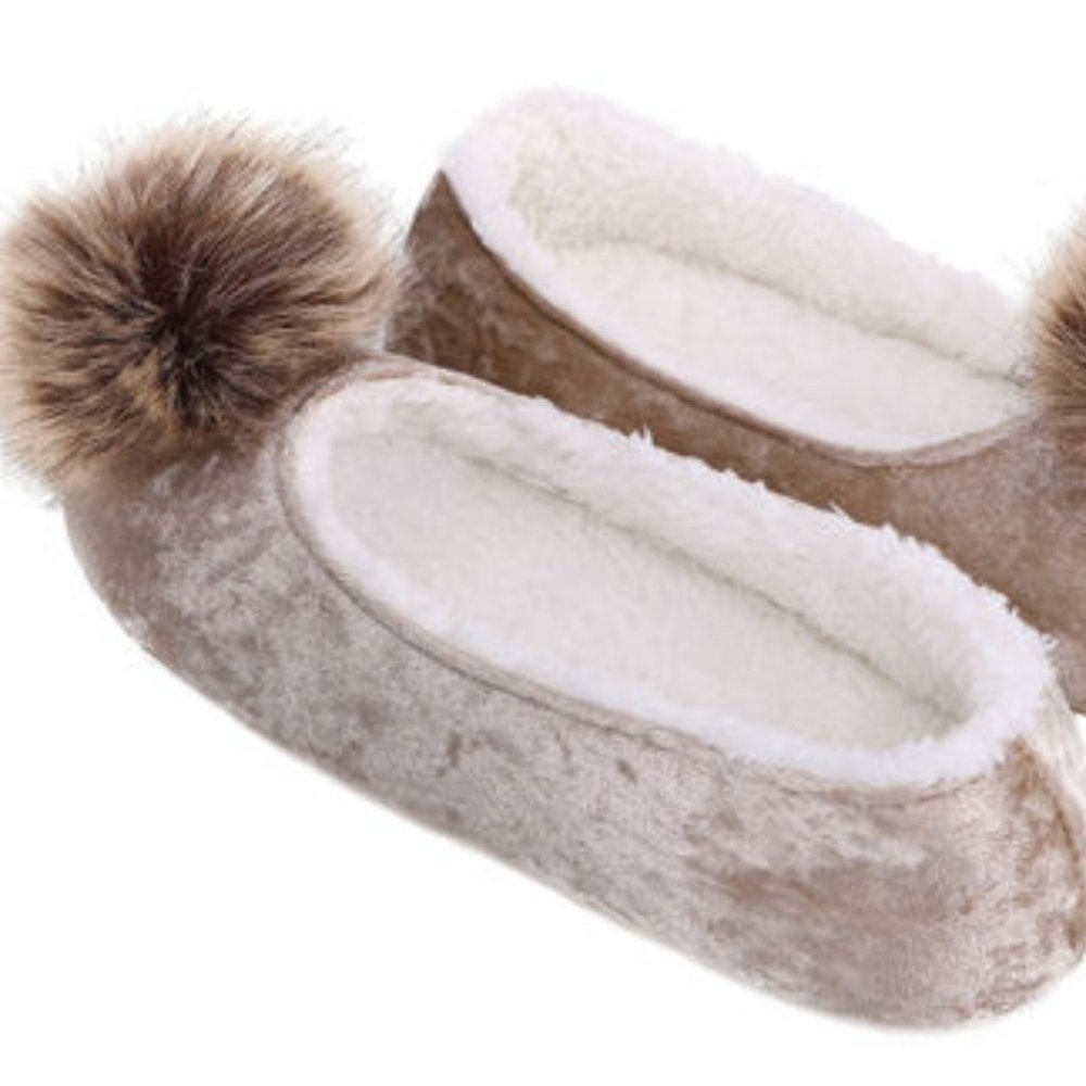 Women's sz L 9/10 Gold Luxurious Velvet Slippers